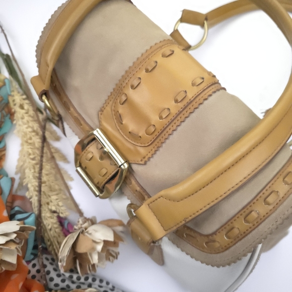 Gianni Bini Elegant White and Tan Leather Women's Satchel Bag - Picture 11 of 16